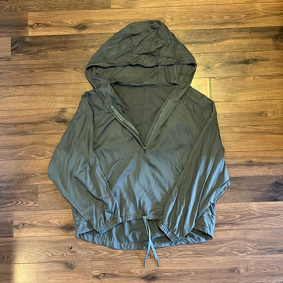 Lululemon City Stroll Hoodie
Grey Sage - Picture 6 of 10